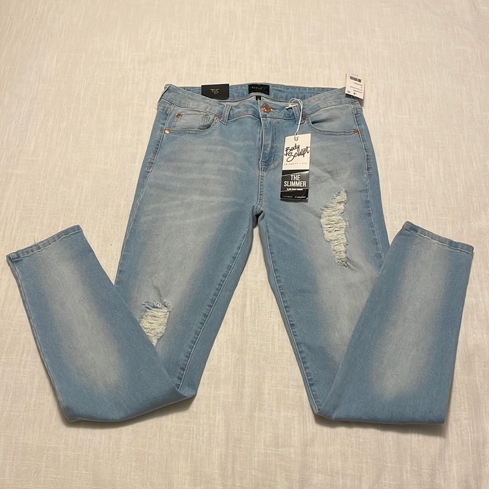 NWT Celebrity Pink Lightly Distressed Skinny Jeans